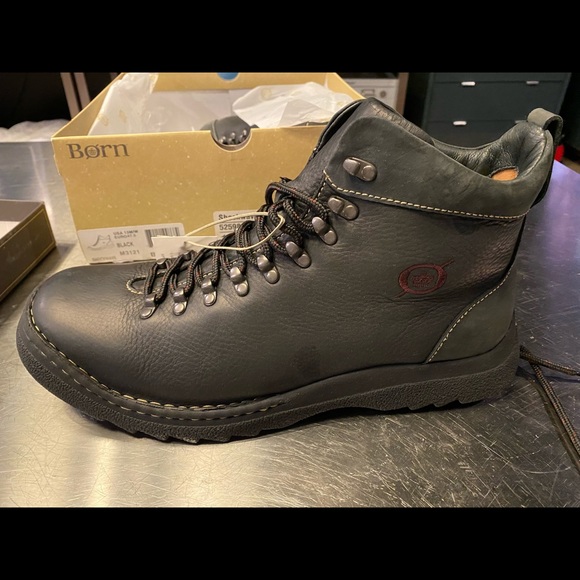 Born New In Box Never Worn - Picture 1 of 3